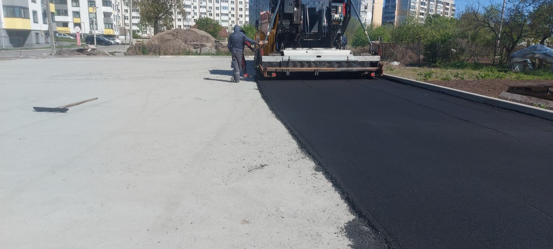 Робота асфальтоукладача